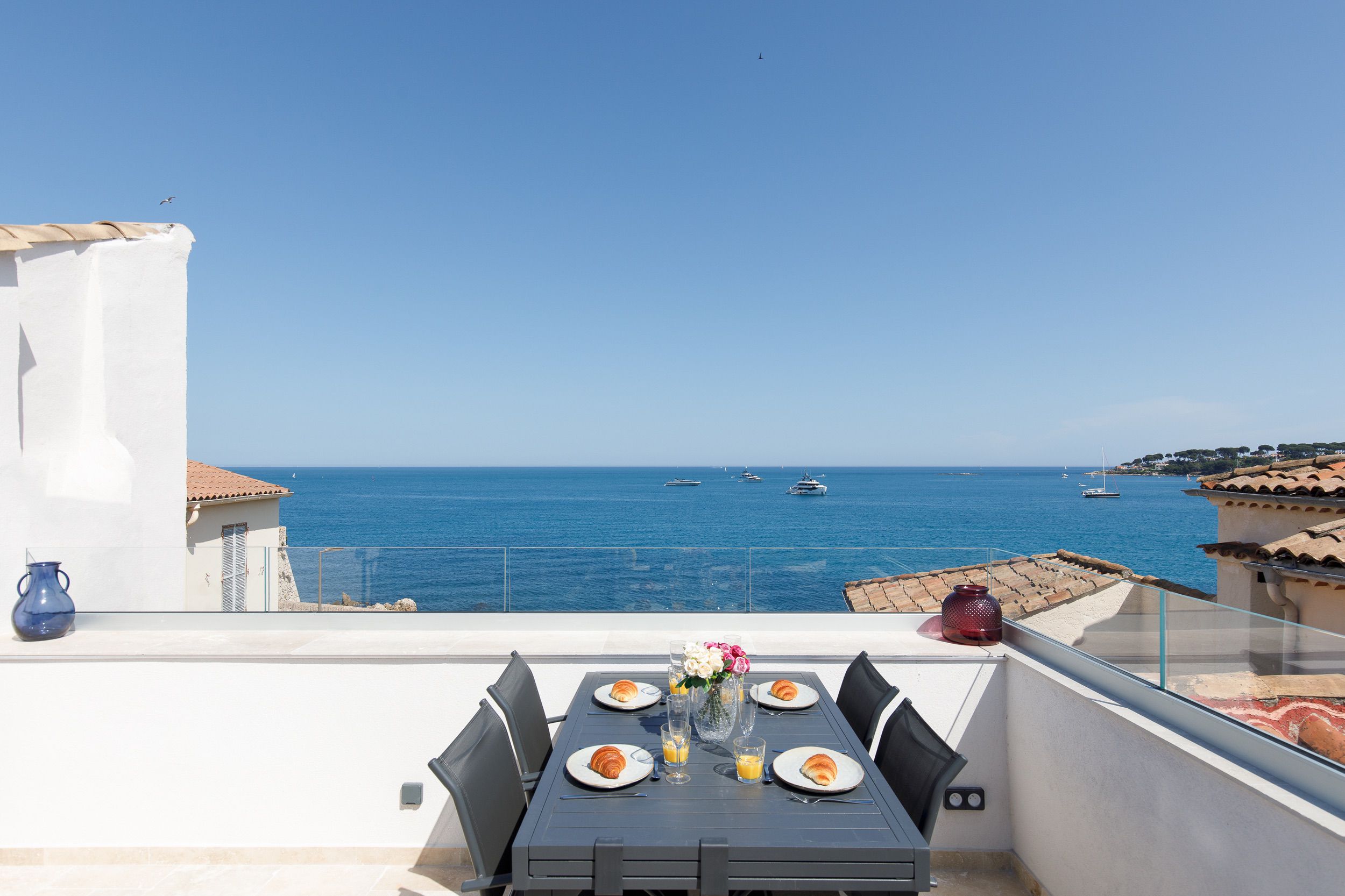 Maison Regina sea-view terrace private house in Old Antibes