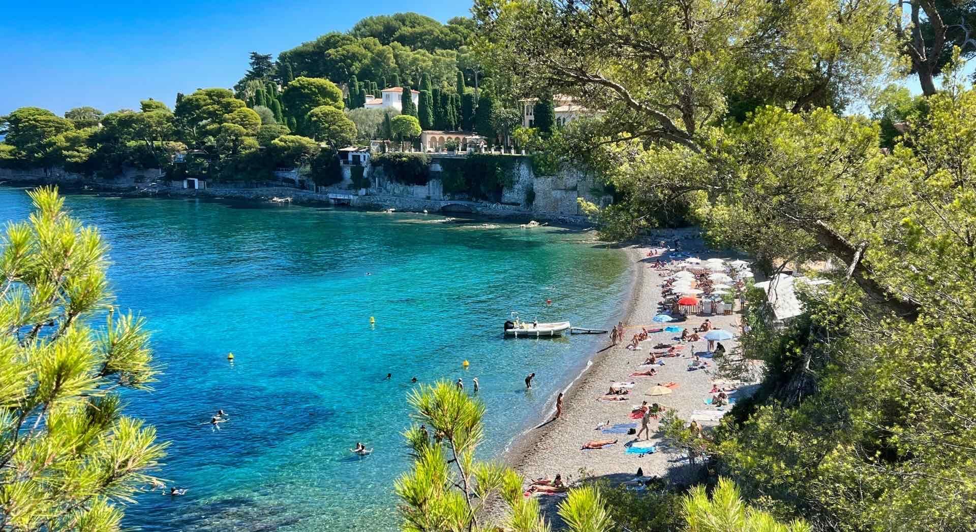 Beach near Old Antibes for family holidays